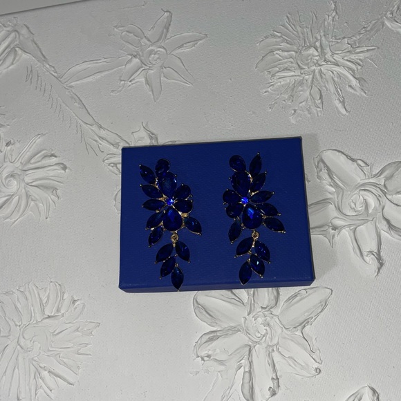 Vintage royalty earrings 💙 electric blue color BRAND NEW - Picture 3 of 4